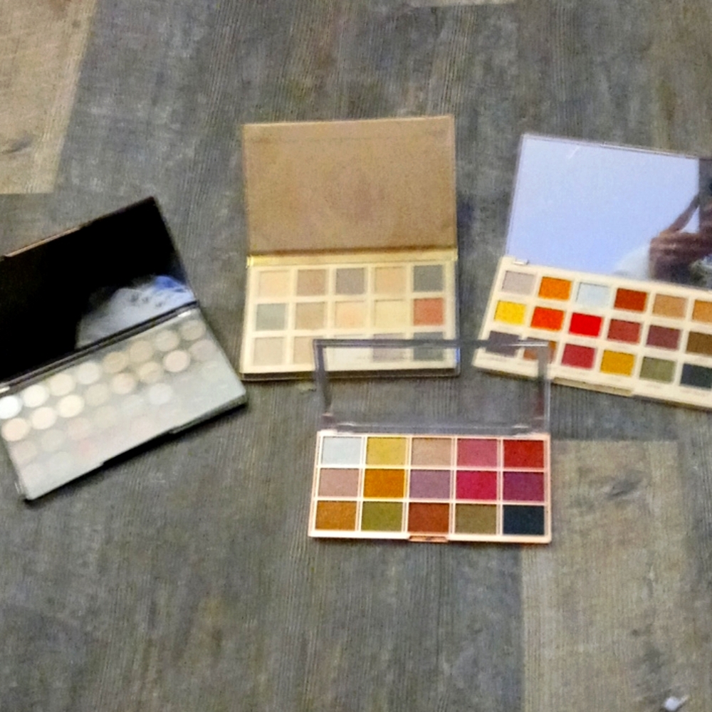 Eyeshadow palettes